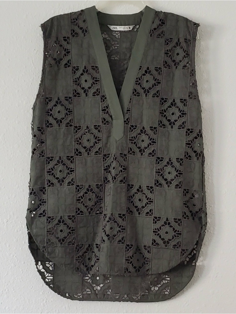 Zara Olive Green Lace V-Neck Sleeveless Camisole